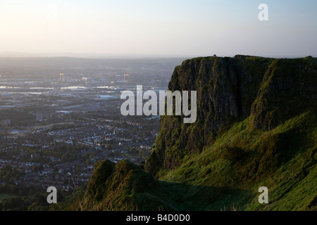 Ansicht von oben der Cave Hill mit Blick auf Belfast Belfast Nordirland Vereinigtes Königreich Stockfoto