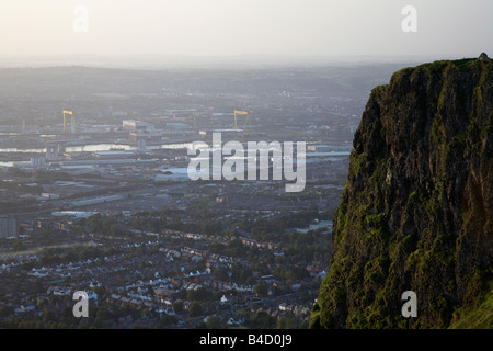 Ansicht von oben der Cave Hill mit Blick auf Belfast Belfast Nordirland Vereinigtes Königreich Stockfoto