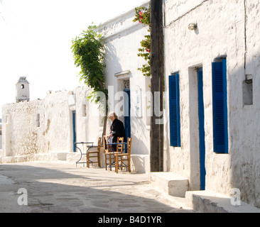 Eine rustikale Straße in Agios Georgios oder Panagia auf der griechischen Insel Iraklia Stockfoto