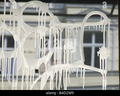 Spritzwasser Farbe auf Glas-Berlin, Deutschland Stockfoto