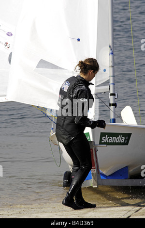 Teenager Studentinnen an der 2012 Olympic Sailing Academy in Portland Dorset Stockfoto