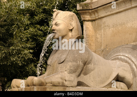 Sphinx der Brunnen Fontaine du Palmier am Place du Châtelet in Paris Frankreich Stockfoto