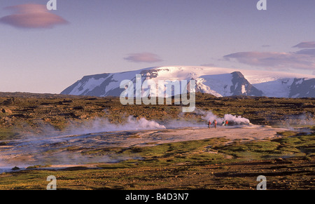 Geysir mit Dampf geothermische Thermalquelle Gebiet Hveravellir, Hochland Island Stockfoto