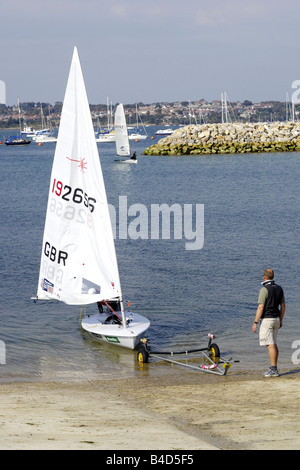 Jugendlichen Studenten an der 2012 Olympic Sailing Academy in Portland Dorset Stockfoto