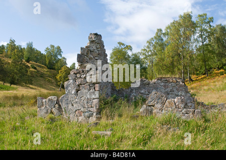 Verfallenen Hütte am Sluggan auf dem Fluss Dulnain Reidhaven Seafield Estate Carrbridge Inverness-Shire Highland Region Stockfoto
