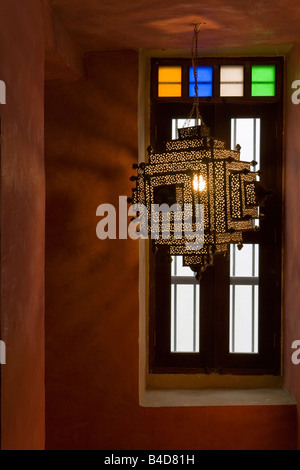 Katar, Doha, Detail eines traditionellen arabischen Lichts in der restaurierten Souq Waqif Naher Osten, Arabische Halbinsel Stockfoto