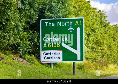 Ein grüner Weg Hauptroute Verkehrsschild mit Informationen zur Junction England UK
