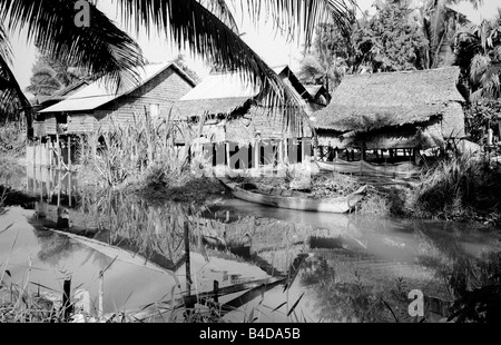 20. Januar 2003 - Bambus-Hütten in der Nähe von Phnom Krom am Tonle Sap See außerhalb der kambodschanischen Stadt Siem Riep. Stockfoto