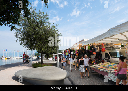 Am Seeufer Markt, Bardolino, Gardasee, Italien Stockfoto