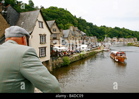 Juli 2008 - Blick über La Rance-Fluss und den Hafen von Dinan Brittany France Stockfoto