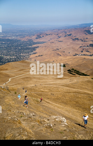 Der Peak Trail bei Mission Peak regionale bewahren in Fremont, Kalifornien ist eine beliebte Wanderung bei Einheimischen und Touristen. Stockfoto