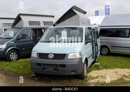 Volkswagen Hi Top Wohnmobile auf einer Verkaufsmesse in England Stockfoto