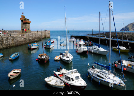 Boote im Hafen in Lynmouth, Devon, UK Stockfoto