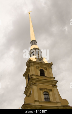 Die Nadel und der Glockenturm der Kathedrale von St. Peter und Paul in St. Petersburg, Russland Stockfoto