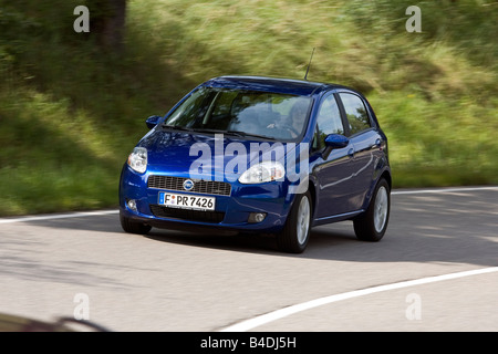 Fiat Grande Punto T-Jet, Modelljahr 2007-blau bewegt, schräg von vorne, Vorderansicht, Landstraße Stockfoto