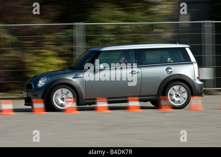 Mini Cooper S Clubman, Bj. 2007-, Anthrazit, treibende, Side View, Teststrecke, Pilonen Stockfoto