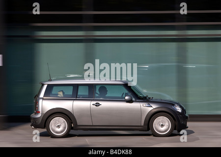 Mini Cooper S Clubman, Bj. 2007-, Anthrazit, fahren, Seitenansicht, Stadt Stockfoto