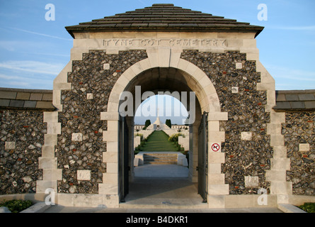 Der Haupteingang zum Commonwealth Tyne Cot Friedhof in Zonnebeke, Belgien. Stockfoto