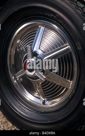 Auto, Ford Mustang, Cabrio, Baujahr 1965, weiß, Jahrgang ca. 60er Jahre, Detailansicht, Reifen, Technik/Zubehör, Acce Stockfoto