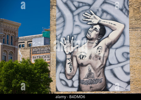 Wandbild auf der Seite der alten gegenseitigen von Canada Life Gebäude in der Exchange-Bezirk, Stadt von Winnipeg, Manitoba, Kanada. Stockfoto