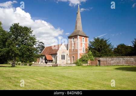 All Saints Church auf dem Dorfplatz, Terling, Essex Stockfoto