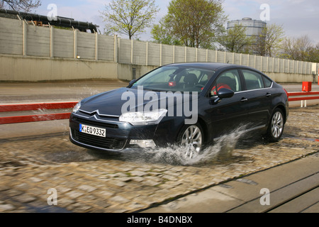 Citroen C5 V6 HDi 205 Biturbo, Modelljahr 2008-, Dunkelblue, Umzug, Diagonal von der Front, Vorderansicht, Test track, Wasser, Aq Stockfoto