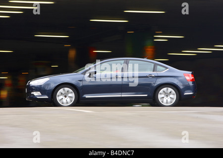 Citroen C5 V6 HDi 205 Biturbo, Modelljahr 2008-, dunkel blau, stehend, Wahrung, Seitenansicht, Stadt Stockfoto