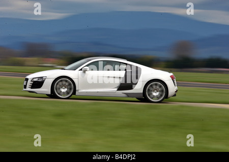 MTM Audi R8, Modell Jahr 2008-, weiß, fahren, Seitenansicht, Landstraße Stockfoto