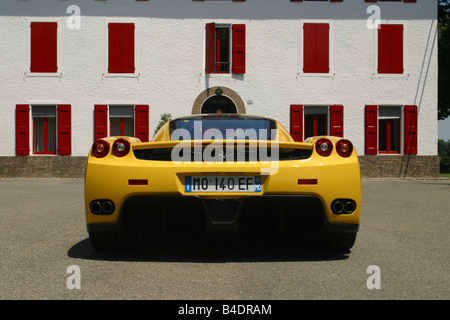 Auto, Ferrari Enzo Ferrari, Roadster, Coupé, Baujahr 2002-gelb, stehend, Aufrechterhaltung, Rückansicht Stockfoto