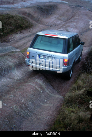 Land Rover Range Rover 4.4i, Langlauf-Fahrzeug, Auto, Modelljahr 2002-Silber, fahren, Offroad, diagonal von hinten, Rea Stockfoto