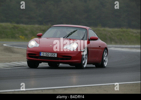 Auto, Porsche 911 Carrera 4 s, Roadster, Coupé, Baujahr 2001-, schräg von vorne, Vorderansicht, rot, fahren, Rennstrecke, Stockfoto