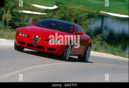 Auto, Alfa Romeo Brera, Predotype, Roadster, Rot, Baujahr 2002, fahren, Landstraße, schräg von vorne, Vorderansicht Stockfoto