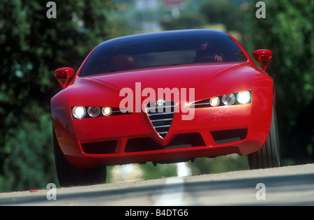 Auto, Alfa Romeo Brera, Predotype, Roadster, Rot, Baujahr 2002, fahren, Landstraße, schräg von vorne, Vorderansicht Stockfoto