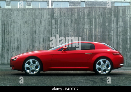 Auto, Alfa Romeo Brera, Predotype, Roadster, Rot, Baujahr 2002, stehend, Wahrung, seitliche Ansicht Stockfoto