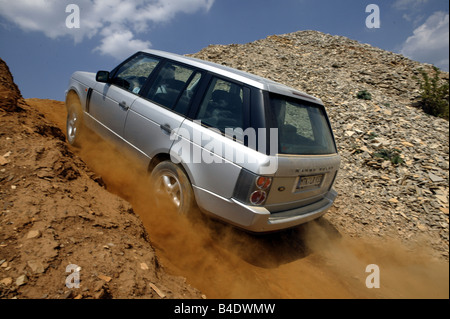Range Rover Td6, Langlauf-Fahrzeug, Auto, Modelljahr 2002-Silber, fahren, Offroad, diagonal von der Rückseite, hintere Ansicht Seite Stockfoto