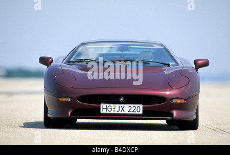 Auto, Jaguar XJ 220, Modell Jahr 1994, Wein-rot-Metallic Coupe/Coupe, Roadster, stehend, Frontansicht Aufrechterhaltung, Stockfoto