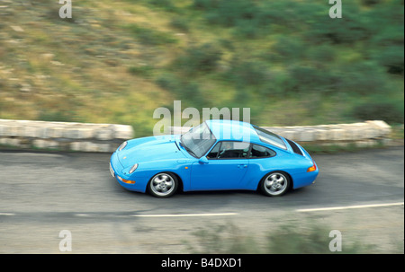 Auto, Porsche 911 993 Carrera 2, Roadster, Baujahr 1993, Coupe/Coupe, blau bewegen, Seitenansicht, Landstraße Stockfoto