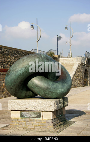 Stadt von Portsmouth, England. Großbritannien und Australien "Bonds of Friendship" Skulptur bei Old Portsmouth Broad Street. Stockfoto