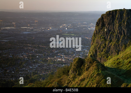 Ansicht von oben der Cave Hill mit Blick auf Belfast Belfast Nordirland Vereinigtes Königreich Stockfoto