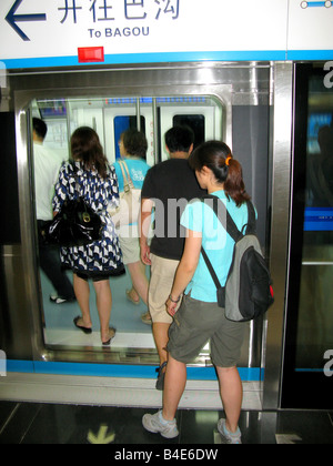 Pendler in der u-Bahn u-Bahn Zug System in Peking China Stockfoto