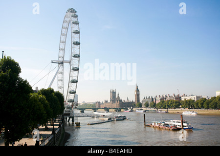 Fluss Themse London Eye Big Ben Häuser des Parlaments Westminster London touristische Besucher Wahrzeichen vom Südufer aus gesehen Stockfoto