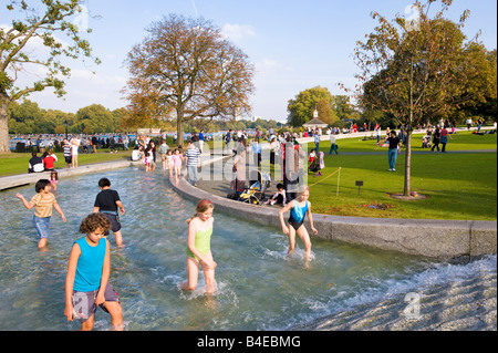 Prinzessin Diana Memorial Fountain Kensington Gardens London Vereinigtes Königreich Stockfoto