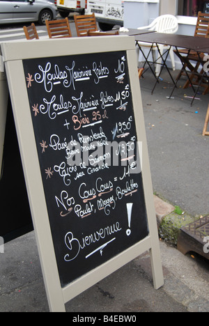 Menü vor Restaurant am Braderie von Lille Frankreich Stockfoto