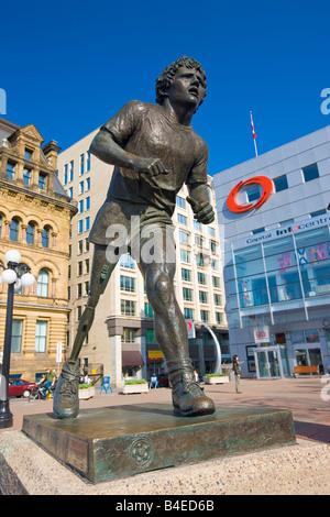 Statue von Terry Fox (1958-1981) außerhalb der Visitor Information Centre in der Stadt von Ottawa, Ontario, Kanada Stockfoto