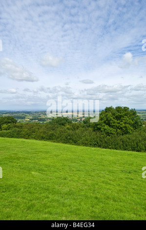 Tal des Flusses Avon Landschaft mit grünen Wiesen und Patchwork Hecken an einem sonnigen Tag. Stockfoto