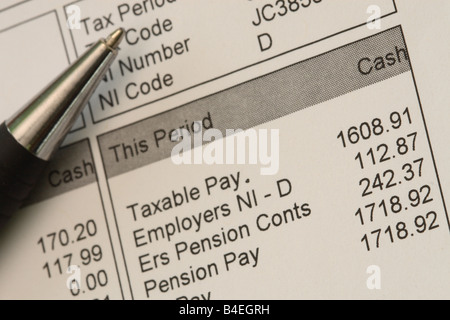 Lohn Gehaltsabrechnung Steuer Rente und nationalen Versicherungsleistung Abzug details Stockfoto