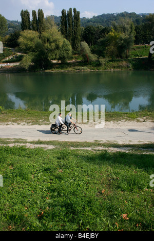 Tandem in Turin in der Nähe des Po-Flusses. Italien. Stockfoto