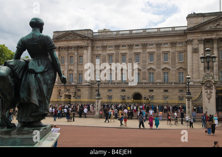 Victoria Denkmal vor Buckingham Palace England UK Stockfoto