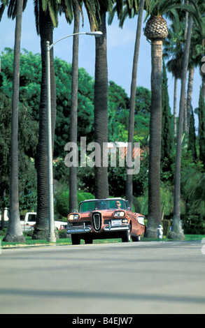 Auto, Ford Edsel Pacer Cabrio, Baujahr 1957, 1950er Jahre, der fünfziger Jahre, Oldtimer, Cabrio-Verdeck, offen, fahren, diagonal Front Stockfoto