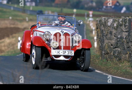 Auto, BMW 315, 1, Roadster, Oldtimer, Baujahr 1935-1936, 1930er Jahre, dreißiger Jahre, rot-weiß, treibende, schräge Front, Vorderansicht, Stockfoto